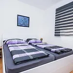 Skundric 3 By Interhome Vir